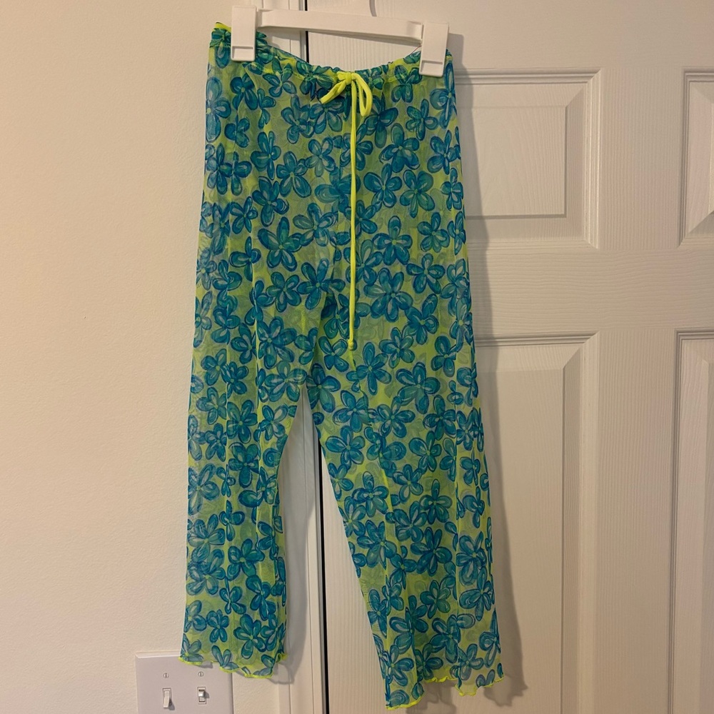 Y2K No Boundaries Green and blue floral print sheer capri pants
best on a large
